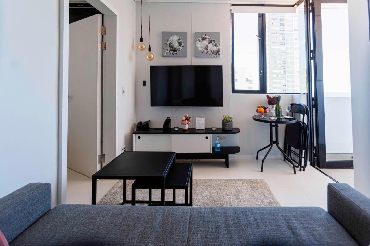 Flamingo Sea Point Sea View Luxury Best Position 1 Bedroom Apartment Queen Size Bed & Inverter For Tv Kapstaden Eksteriør billede