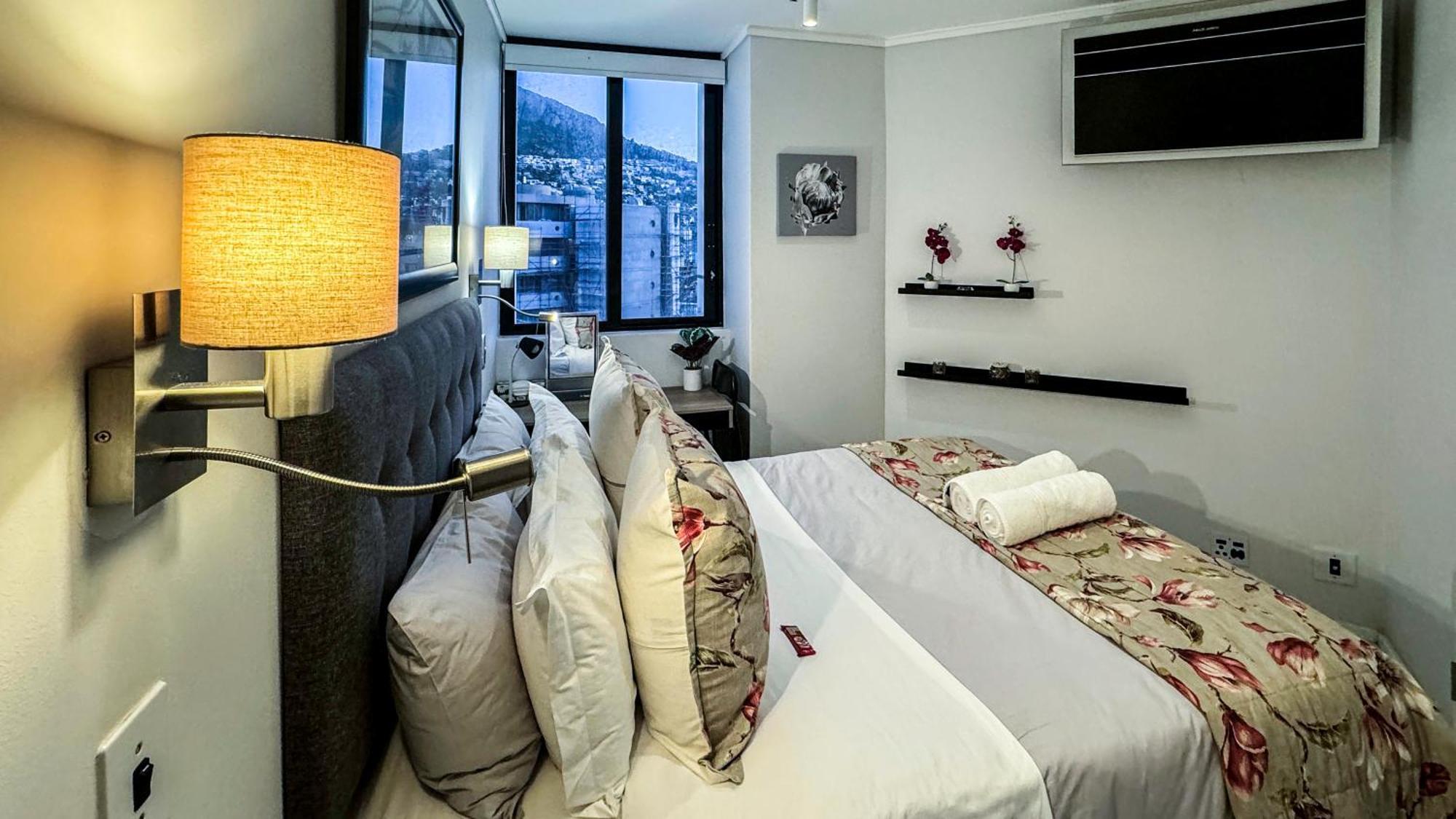 Flamingo Sea Point Sea View Luxury Best Position 1 Bedroom Apartment Queen Size Bed & Inverter For Tv Kapstaden Eksteriør billede